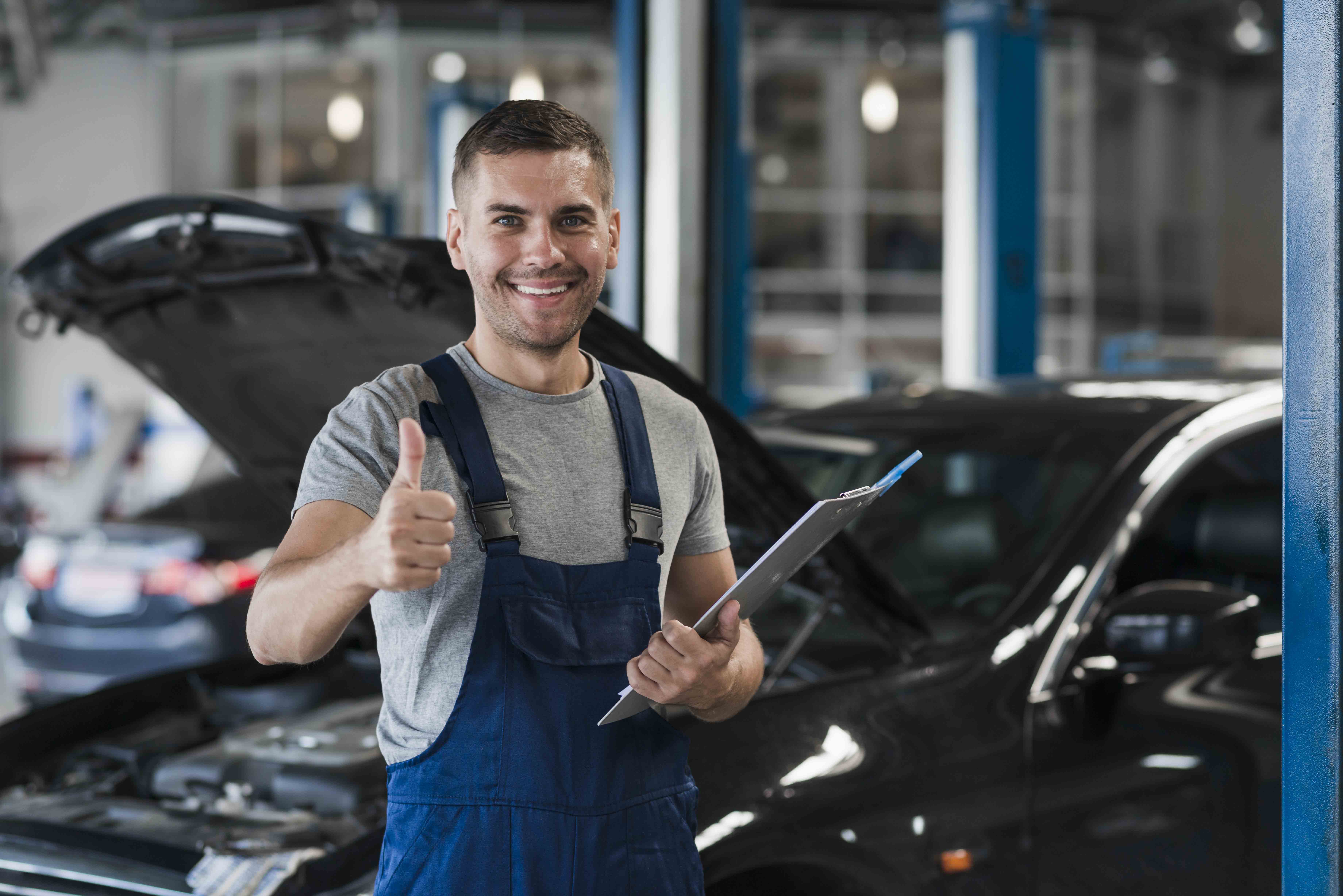 Mechanic voice. Автомеханик. Мастер автосервиса. Слесарь автомобилей. Сотрудники автосервиса.